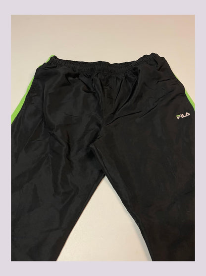 Entdecke unsere Vintage Track Pants von Nike und anderen Marken, erhältlich bei Valuxery.de - Dein Shop für trendige Vintage - Kleidung. Unsere Track Pants sind aus hochwertigen Materialien und