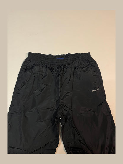 Entdecke unsere Vintage Track Pants von Nike und anderen Marken, erhältlich bei Valuxery.de - Dein Shop für trendige Vintage - Kleidung. Unsere Track Pants sind aus hochwertigen Materialien und