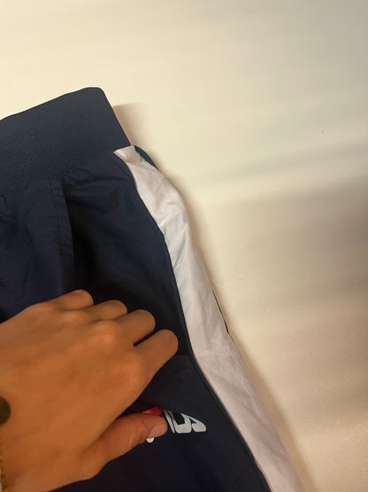 Entdecke unsere Vintage Track Pants von Nike und anderen Marken, erhältlich bei Valuxery.de - Dein Shop für trendige Vintage - Kleidung. Unsere Track Pants sind aus hochwertigen Materialien und