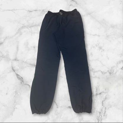 Entdecke unsere Vintage Track Pants von Nike und anderen Marken, erhältlich bei Valuxery.de - Dein Shop für trendige Vintage - Kleidung. Unsere Track Pants sind aus hochwertigen Materialien und