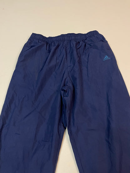 Entdecke unsere Vintage Track Pants von Nike und anderen Marken, erhältlich bei Valuxery.de - Dein Shop für trendige Vintage - Kleidung. Unsere Track Pants sind aus hochwertigen Materialien und