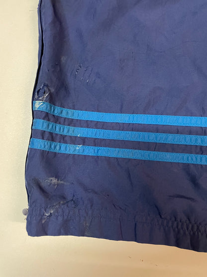 Entdecke unsere Vintage Track Pants von Nike und anderen Marken, erhältlich bei Valuxery.de - Dein Shop für trendige Vintage - Kleidung. Unsere Track Pants sind aus hochwertigen Materialien und