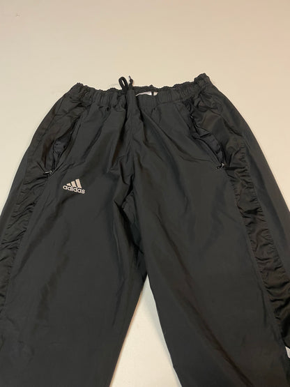 Entdecke unsere Vintage Track Pants von Nike und anderen Marken, erhältlich bei Valuxery.de - Dein Shop für trendige Vintage - Kleidung. Unsere Track Pants sind aus hochwertigen Materialien und