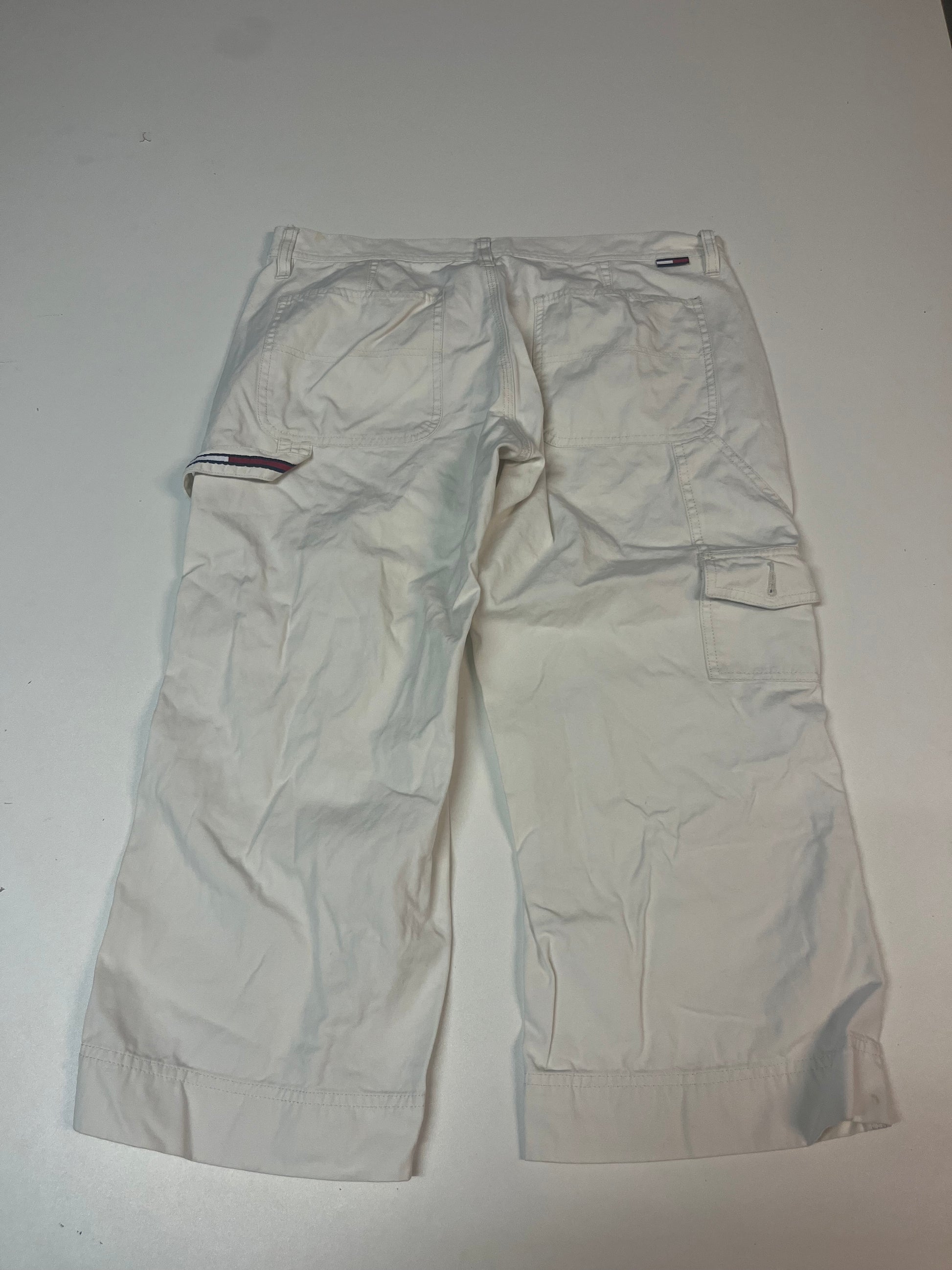 Entdecke unsere Vintage Track Pants von Nike und anderen Marken, erhältlich bei Valuxery.de - Dein Shop für trendige Vintage - Kleidung. Unsere Track Pants sind aus hochwertigen Materialien und