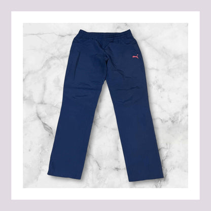 Entdecke unsere Vintage Track Pants von Nike und anderen Marken, erhältlich bei Valuxery.de - Dein Shop für trendige Vintage - Kleidung. Unsere Track Pants sind aus hochwertigen Materialien und