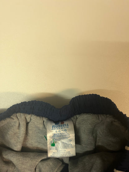 Entdecke unsere Vintage Track Pants von Nike und anderen Marken, erhältlich bei Valuxery.de - Dein Shop für trendige Vintage - Kleidung. Unsere Track Pants sind aus hochwertigen Materialien und