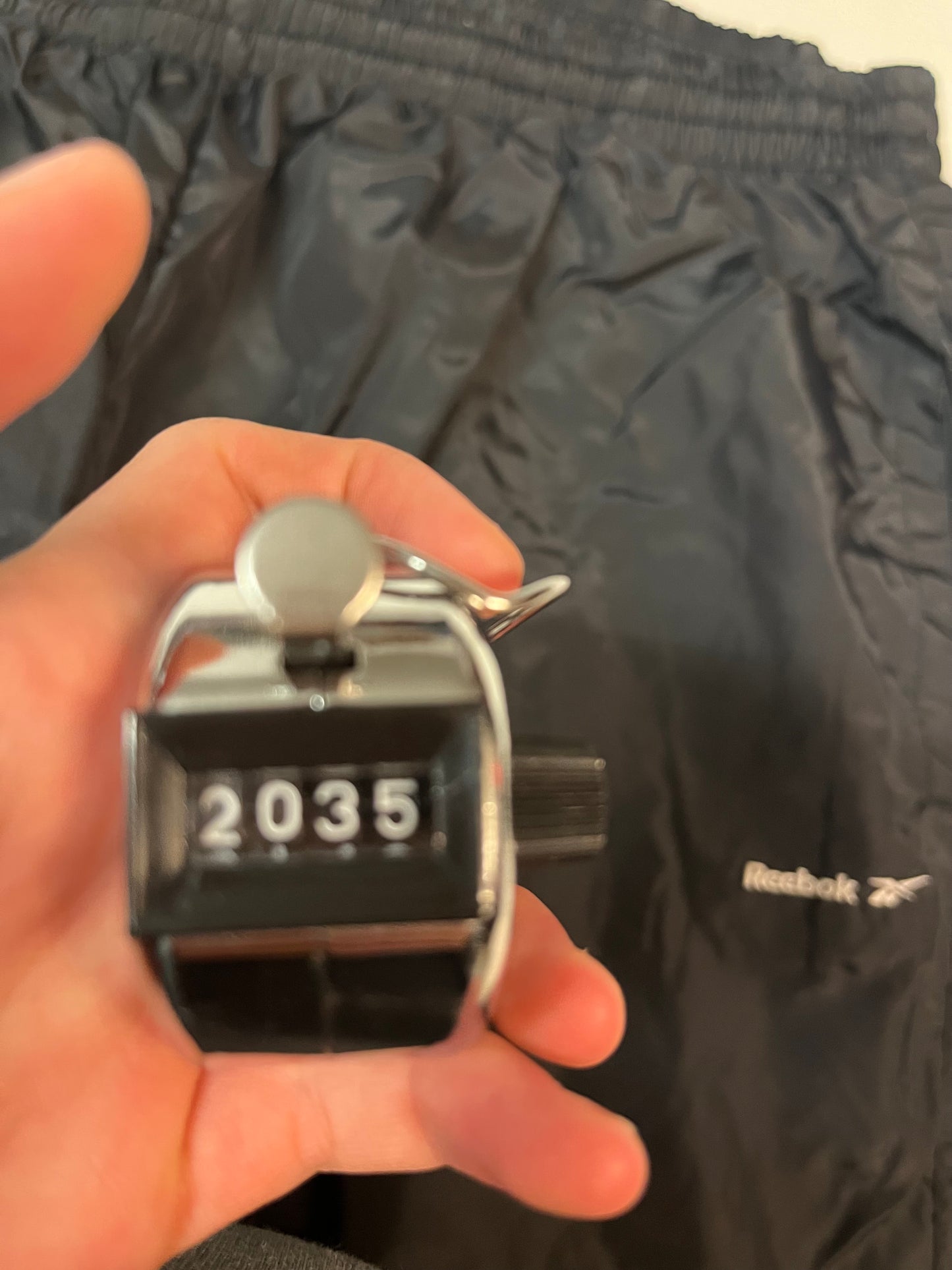 Entdecke unsere Vintage Track Pants von Nike und anderen Marken, erhältlich bei Valuxery.de - Dein Shop für trendige Vintage - Kleidung. Unsere Track Pants sind aus hochwertigen Materialien und