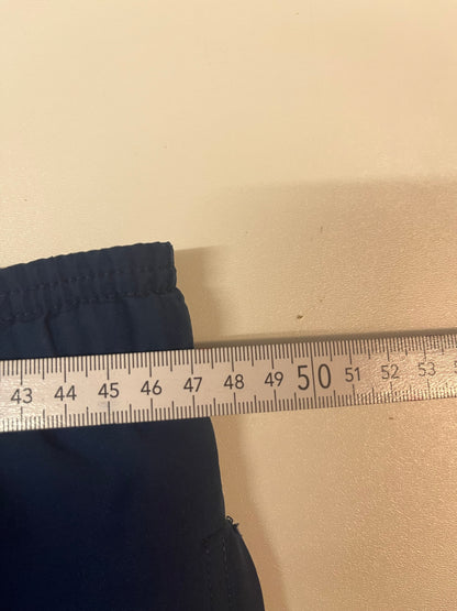 Entdecke unsere Vintage Track Pants von Nike und anderen Marken, erhältlich bei Valuxery.de - Dein Shop für trendige Vintage - Kleidung. Unsere Track Pants sind aus hochwertigen Materialien und