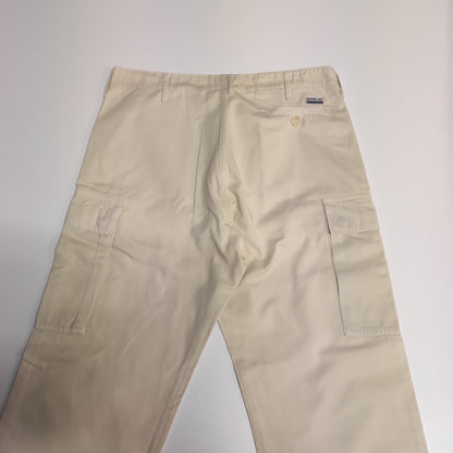 Entdecke unsere Vintage Track Pants von Nike und anderen Marken, erhältlich bei Valuxery.de - Dein Shop für trendige Vintage - Kleidung. Unsere Track Pants sind aus hochwertigen Materialien und