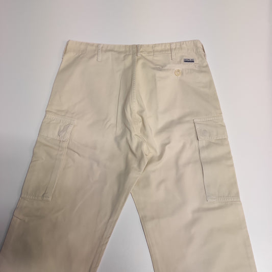 Entdecke unsere Vintage Track Pants von Nike und anderen Marken, erhältlich bei Valuxery.de - Dein Shop für trendige Vintage - Kleidung. Unsere Track Pants sind aus hochwertigen Materialien und