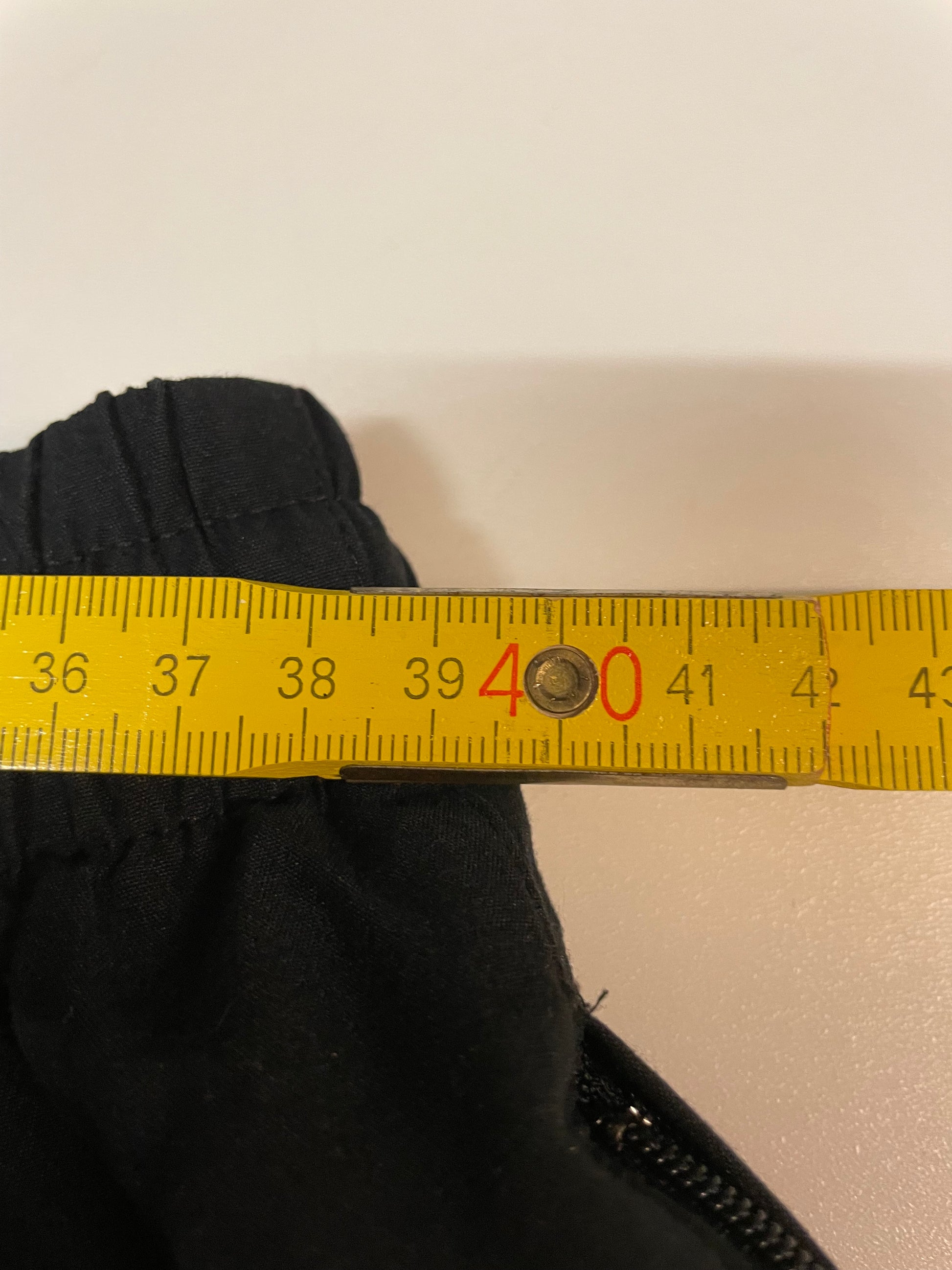 Entdecke unsere Vintage Track Pants von Nike und anderen Marken, erhältlich bei Valuxery.de - Dein Shop für trendige Vintage - Kleidung. Unsere Track Pants sind aus hochwertigen Materialien und