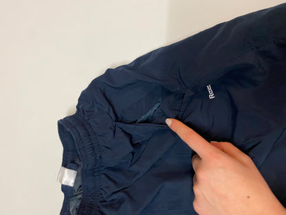 Entdecke unsere Vintage Track Pants von Nike und anderen Marken, erhältlich bei Valuxery.de - Dein Shop für trendige Vintage - Kleidung. Unsere Track Pants sind aus hochwertigen Materialien und