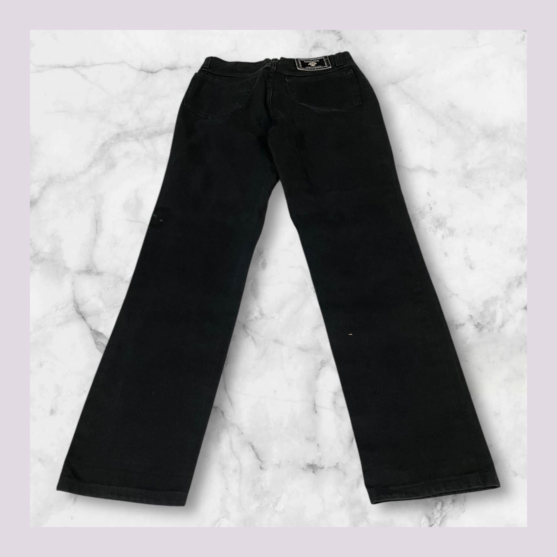 Entdecke unsere Vintage Track Pants von Nike und anderen Marken, erhältlich bei Valuxery.de - Dein Shop für trendige Vintage - Kleidung. Unsere Track Pants sind aus hochwertigen Materialien und