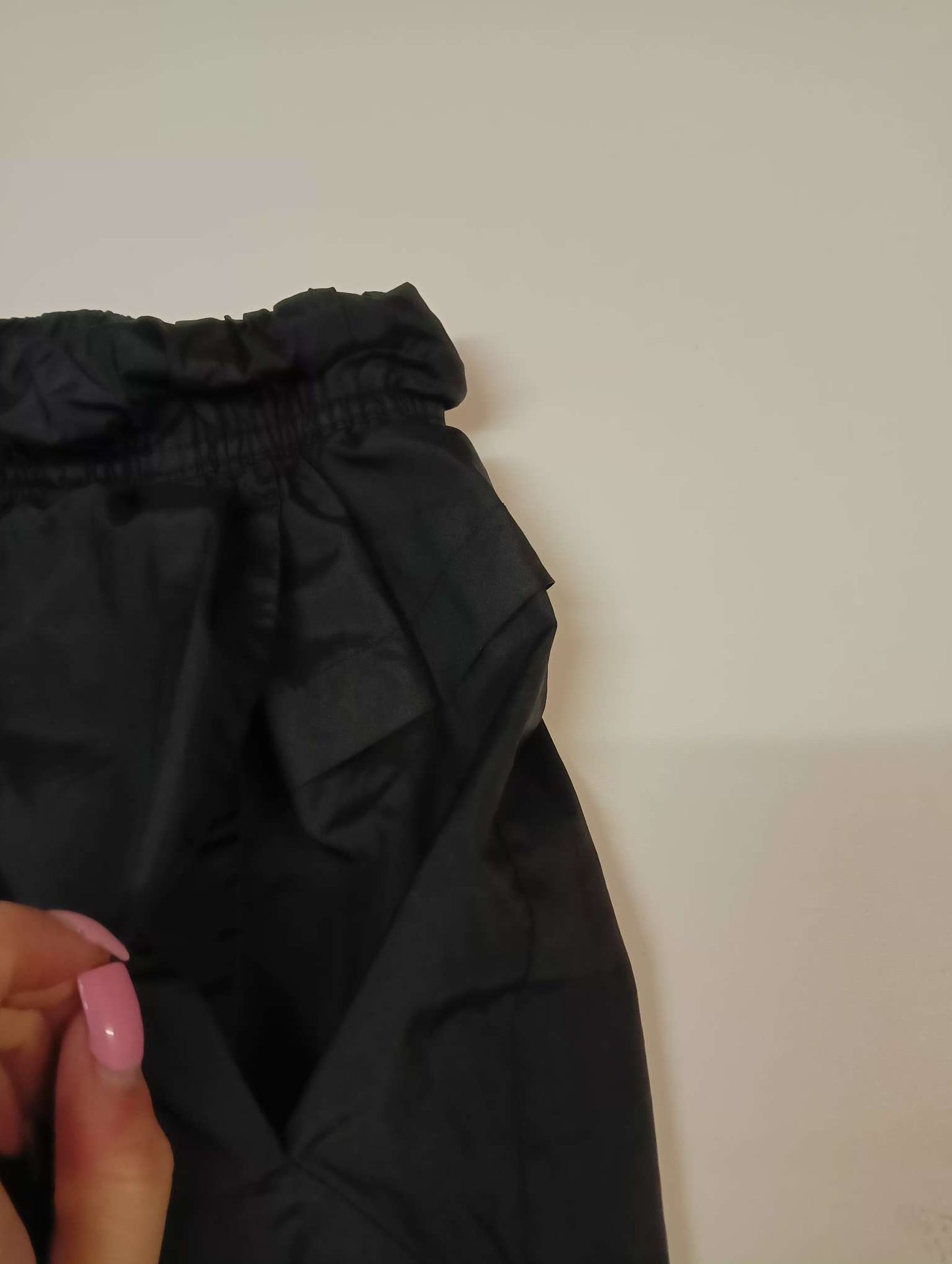 Entdecke unsere Vintage Track Pants von Nike und anderen Marken, erhältlich bei Valuxery.de - Dein Shop für trendige Vintage - Kleidung. Unsere Track Pants sind aus hochwertigen Materialien und