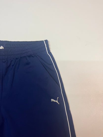 Entdecke unsere Vintage Track Pants von Nike und anderen Marken, erhältlich bei Valuxery.de - Dein Shop für trendige Vintage - Kleidung. Unsere Track Pants sind aus hochwertigen Materialien und