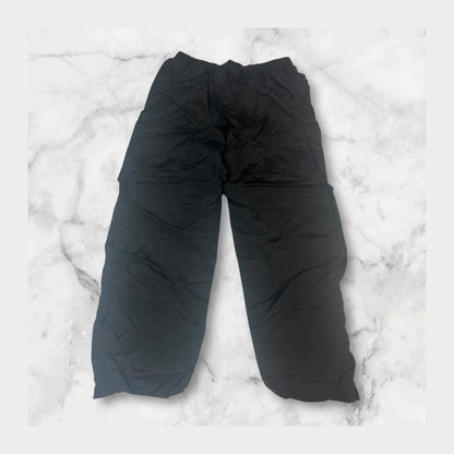 Entdecke unsere Vintage Track Pants von Nike und anderen Marken, erhältlich bei Valuxery.de - Dein Shop für trendige Vintage - Kleidung. Unsere Track Pants sind aus hochwertigen Materialien und