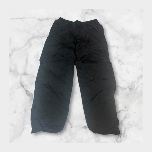 Entdecke unsere Vintage Track Pants von Nike und anderen Marken, erhältlich bei Valuxery.de - Dein Shop für trendige Vintage - Kleidung. Unsere Track Pants sind aus hochwertigen Materialien und