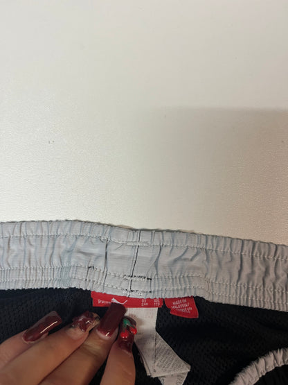 Entdecke unsere Vintage Track Pants von Nike und anderen Marken, erhältlich bei Valuxery.de - Dein Shop für trendige Vintage - Kleidung. Unsere Track Pants sind aus hochwertigen Materialien und