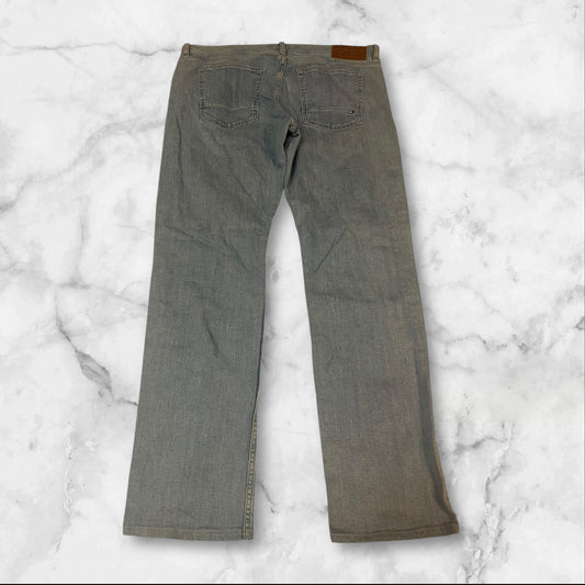 Entdecke unsere Vintage Track Pants von Nike und anderen Marken, erhältlich bei Valuxery.de - Dein Shop für trendige Vintage - Kleidung. Unsere Track Pants sind aus hochwertigen Materialien und