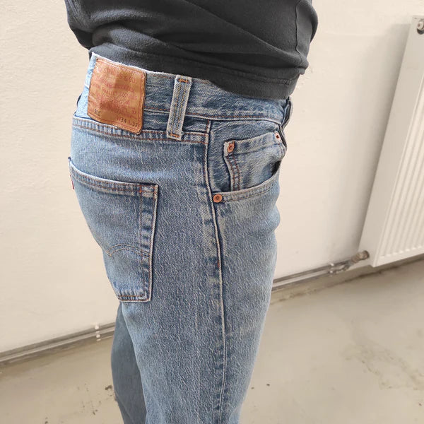 Entdecke unsere Vintage Track Pants von Nike und anderen Marken, erhältlich bei Valuxery.de - Dein Shop für trendige Vintage - Kleidung. Unsere Track Pants sind aus hochwertigen Materialien und