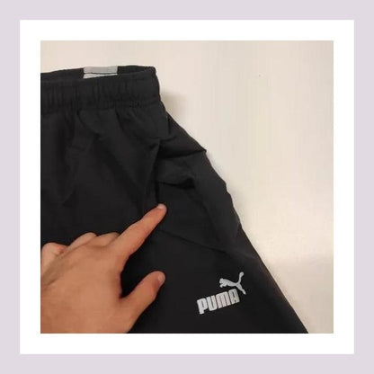 Entdecke unsere Vintage Track Pants von Nike und anderen Marken, erhältlich bei Valuxery.de - Dein Shop für trendige Vintage - Kleidung. Unsere Track Pants sind aus hochwertigen Materialien und
