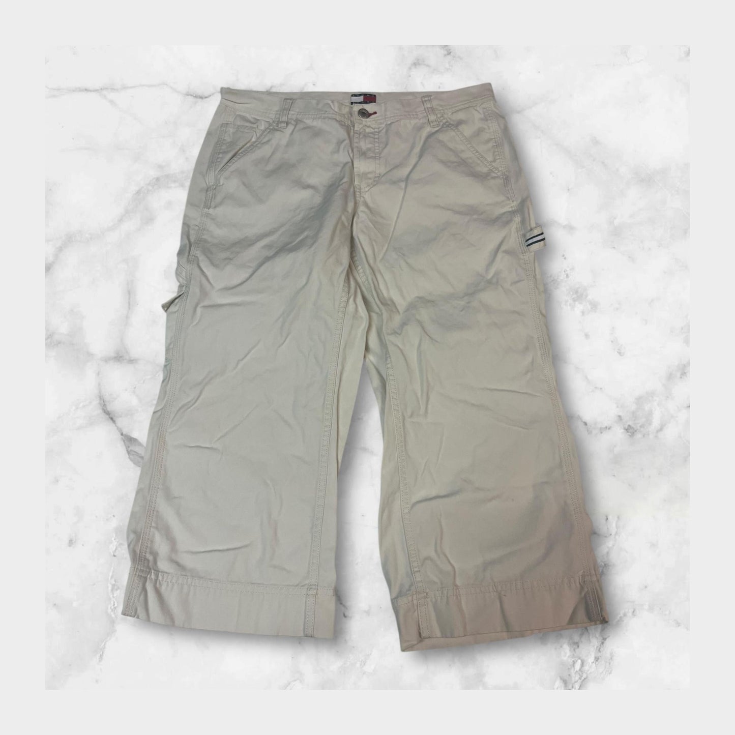 Entdecke unsere Vintage Track Pants von Nike und anderen Marken, erhältlich bei Valuxery.de - Dein Shop für trendige Vintage - Kleidung. Unsere Track Pants sind aus hochwertigen Materialien und