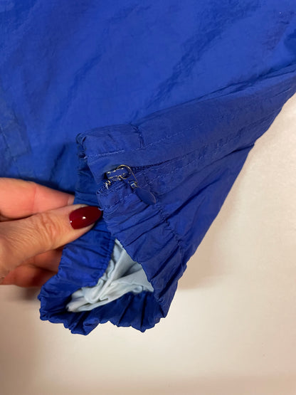 Entdecke unsere Vintage Track Pants von Nike und anderen Marken, erhältlich bei Valuxery.de - Dein Shop für trendige Vintage - Kleidung. Unsere Track Pants sind aus hochwertigen Materialien und