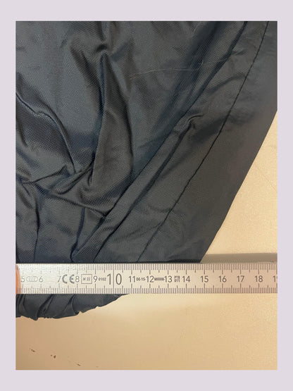 Entdecke unsere Vintage Track Pants von Nike und anderen Marken, erhältlich bei Valuxery.de - Dein Shop für trendige Vintage - Kleidung. Unsere Track Pants sind aus hochwertigen Materialien und