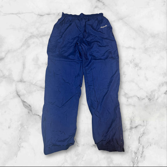 Entdecke unsere Vintage Track Pants von Nike und anderen Marken, erhältlich bei Valuxery.de - Dein Shop für trendige Vintage - Kleidung. Unsere Track Pants sind aus hochwertigen Materialien und