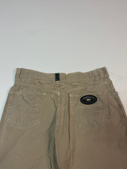 Entdecke unsere Vintage Track Pants von Nike und anderen Marken, erhältlich bei Valuxery.de - Dein Shop für trendige Vintage - Kleidung. Unsere Track Pants sind aus hochwertigen Materialien und