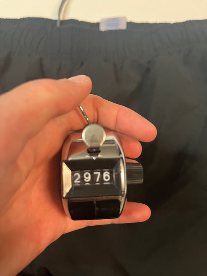 Entdecke unsere Vintage Track Pants von Nike und anderen Marken, erhältlich bei Valuxery.de - Dein Shop für trendige Vintage - Kleidung. Unsere Track Pants sind aus hochwertigen Materialien und