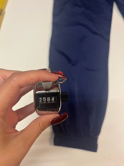 Entdecke unsere Vintage Track Pants von Nike und anderen Marken, erhältlich bei Valuxery.de - Dein Shop für trendige Vintage - Kleidung. Unsere Track Pants sind aus hochwertigen Materialien und