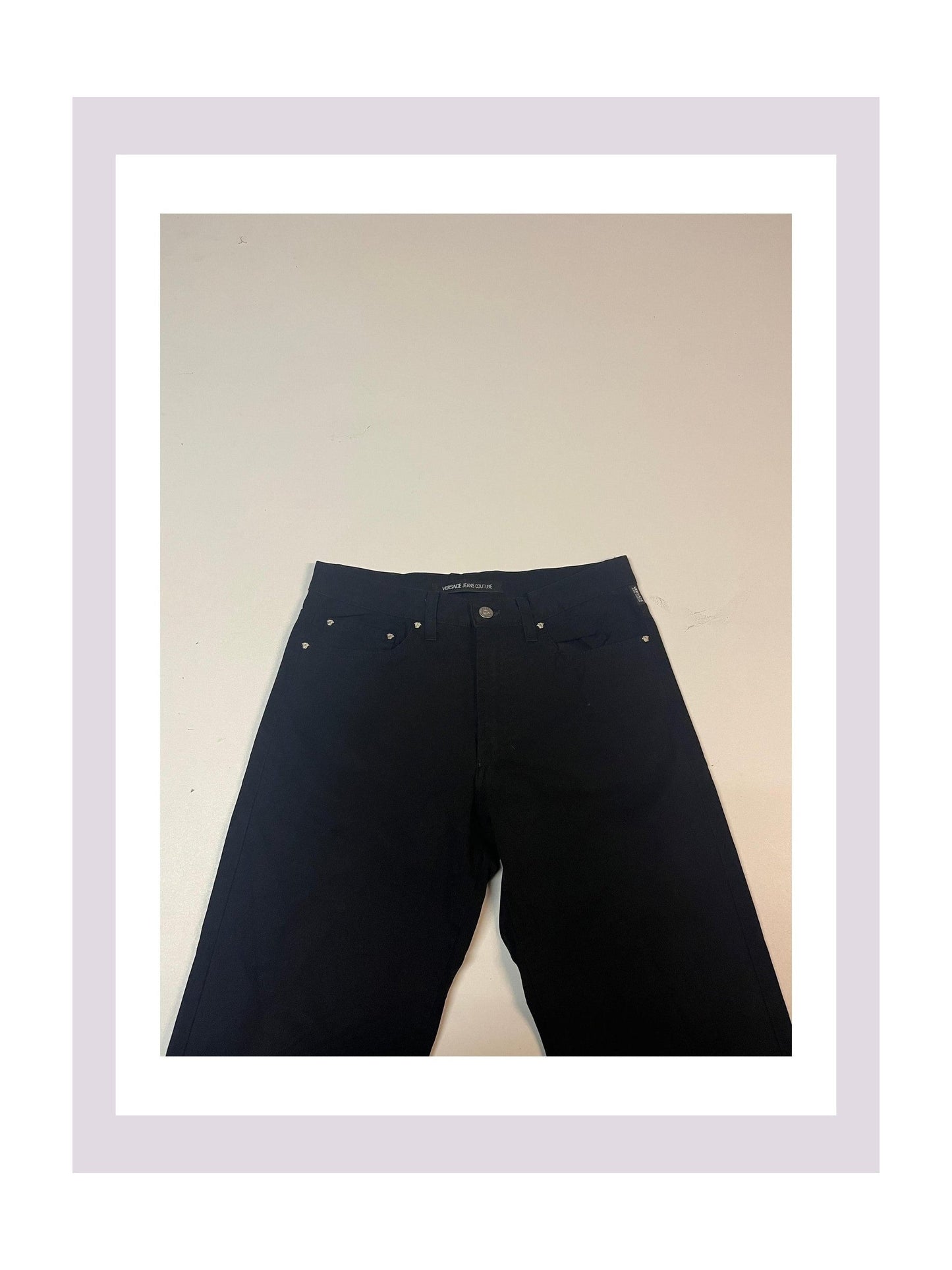 Entdecke unsere Vintage Track Pants von Nike und anderen Marken, erhältlich bei Valuxery.de - Dein Shop für trendige Vintage - Kleidung. Unsere Track Pants sind aus hochwertigen Materialien und