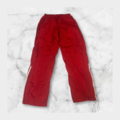 Entdecke unsere Vintage Track Pants von Nike und anderen Marken, erhältlich bei Valuxery.de - Dein Shop für trendige Vintage - Kleidung. Unsere Track Pants sind aus hochwertigen Materialien und
