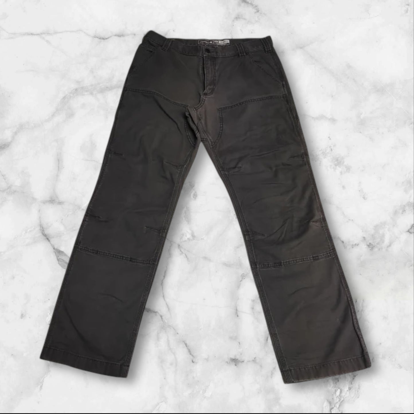 Entdecke unsere Vintage Track Pants von Nike und anderen Marken, erhältlich bei Valuxery.de - Dein Shop für trendige Vintage - Kleidung. Unsere Track Pants sind aus hochwertigen Materialien und
