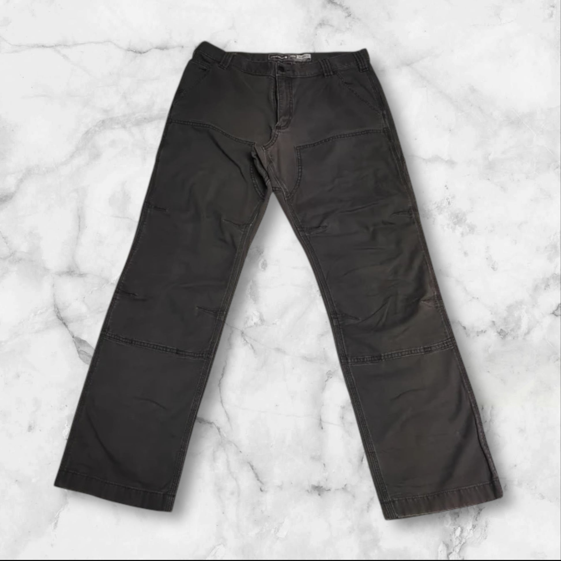 Entdecke unsere Vintage Track Pants von Nike und anderen Marken, erhältlich bei Valuxery.de - Dein Shop für trendige Vintage - Kleidung. Unsere Track Pants sind aus hochwertigen Materialien und