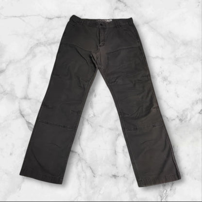 Entdecke unsere Vintage Track Pants von Nike und anderen Marken, erhältlich bei Valuxery.de - Dein Shop für trendige Vintage - Kleidung. Unsere Track Pants sind aus hochwertigen Materialien und