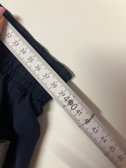 Entdecke unsere Vintage Track Pants von Nike und anderen Marken, erhältlich bei Valuxery.de - Dein Shop für trendige Vintage - Kleidung. Unsere Track Pants sind aus hochwertigen Materialien und