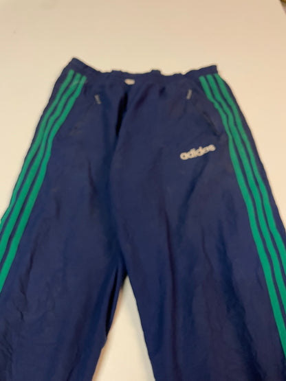 Entdecke unsere Vintage Track Pants von Nike und anderen Marken, erhältlich bei Valuxery.de - Dein Shop für trendige Vintage - Kleidung. Unsere Track Pants sind aus hochwertigen Materialien und