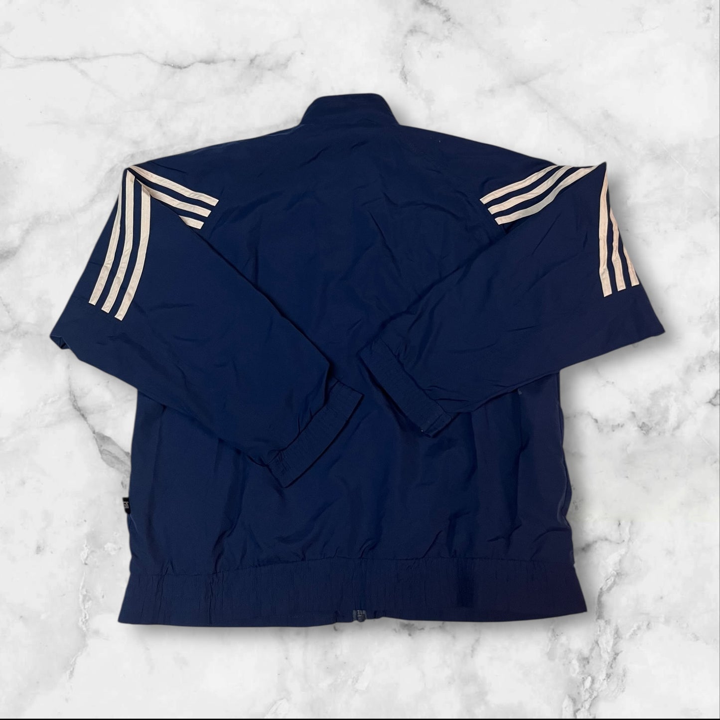 Entdecke unsere Vintage Track Pants von Nike und anderen Marken, erhältlich bei Valuxery.de - Dein Shop für trendige Vintage - Kleidung. Unsere Track Pants sind aus hochwertigen Materialien und