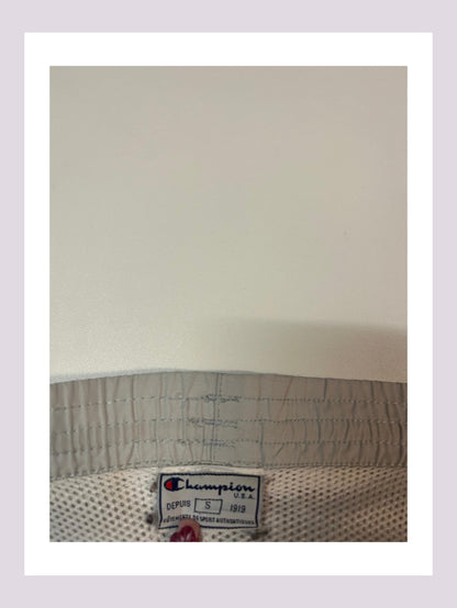 Entdecke unsere Vintage Track Pants von Nike und anderen Marken, erhältlich bei Valuxery.de - Dein Shop für trendige Vintage - Kleidung. Unsere Track Pants sind aus hochwertigen Materialien und