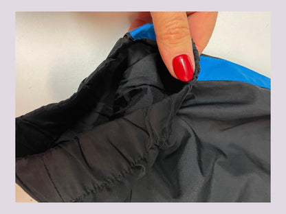 Entdecke unsere Vintage Track Pants von Nike und anderen Marken, erhältlich bei Valuxery.de - Dein Shop für trendige Vintage - Kleidung. Unsere Track Pants sind aus hochwertigen Materialien und