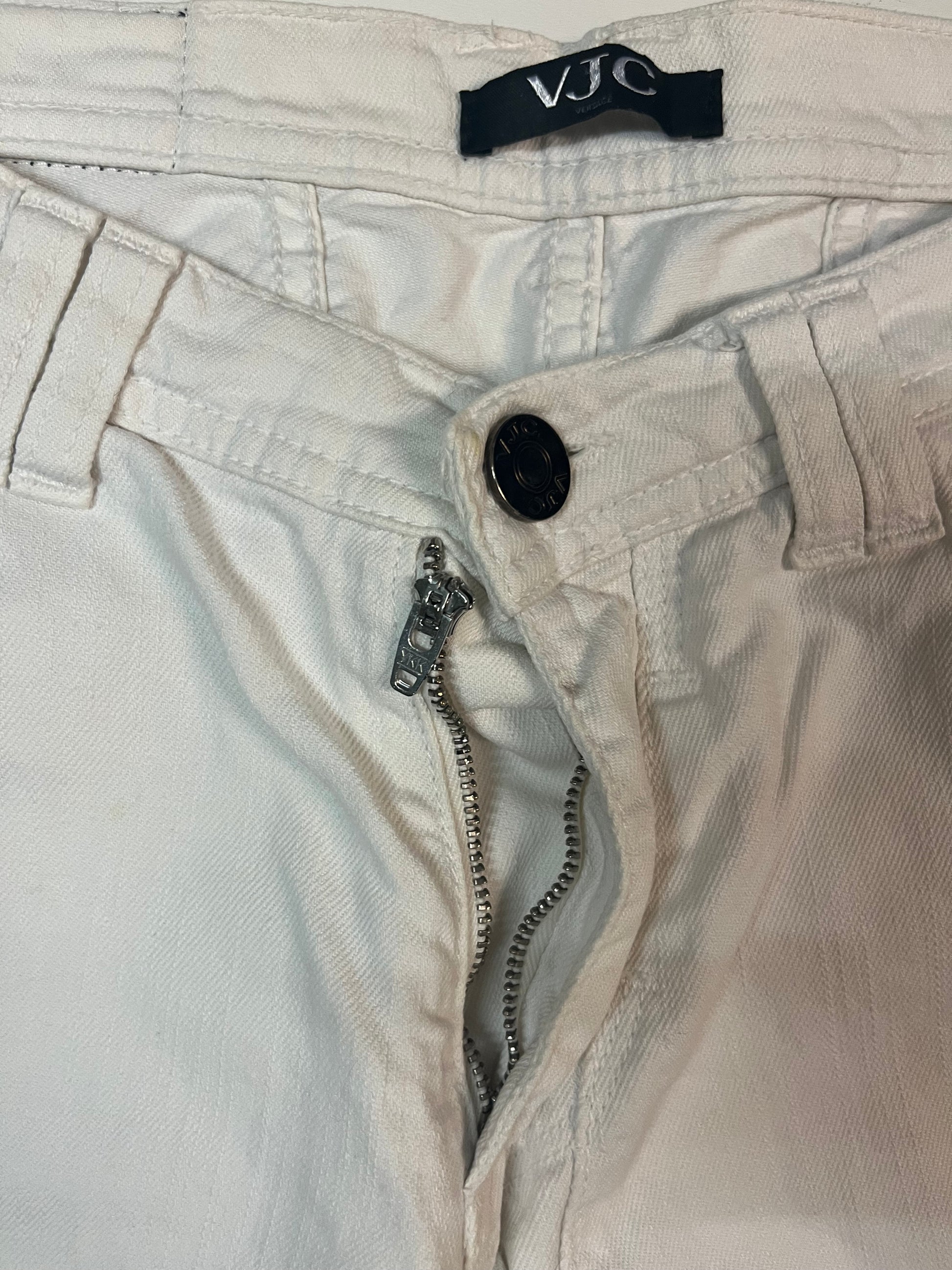 Entdecke unsere Vintage Track Pants von Nike und anderen Marken, erhältlich bei Valuxery.de - Dein Shop für trendige Vintage - Kleidung. Unsere Track Pants sind aus hochwertigen Materialien und