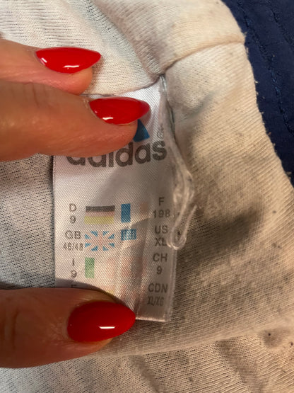 Entdecke unsere Vintage Track Pants von Nike und anderen Marken, erhältlich bei Valuxery.de - Dein Shop für trendige Vintage - Kleidung. Unsere Track Pants sind aus hochwertigen Materialien und