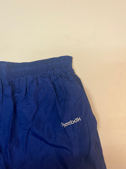 Entdecke unsere Vintage Track Pants von Nike und anderen Marken, erhältlich bei Valuxery.de - Dein Shop für trendige Vintage - Kleidung. Unsere Track Pants sind aus hochwertigen Materialien und