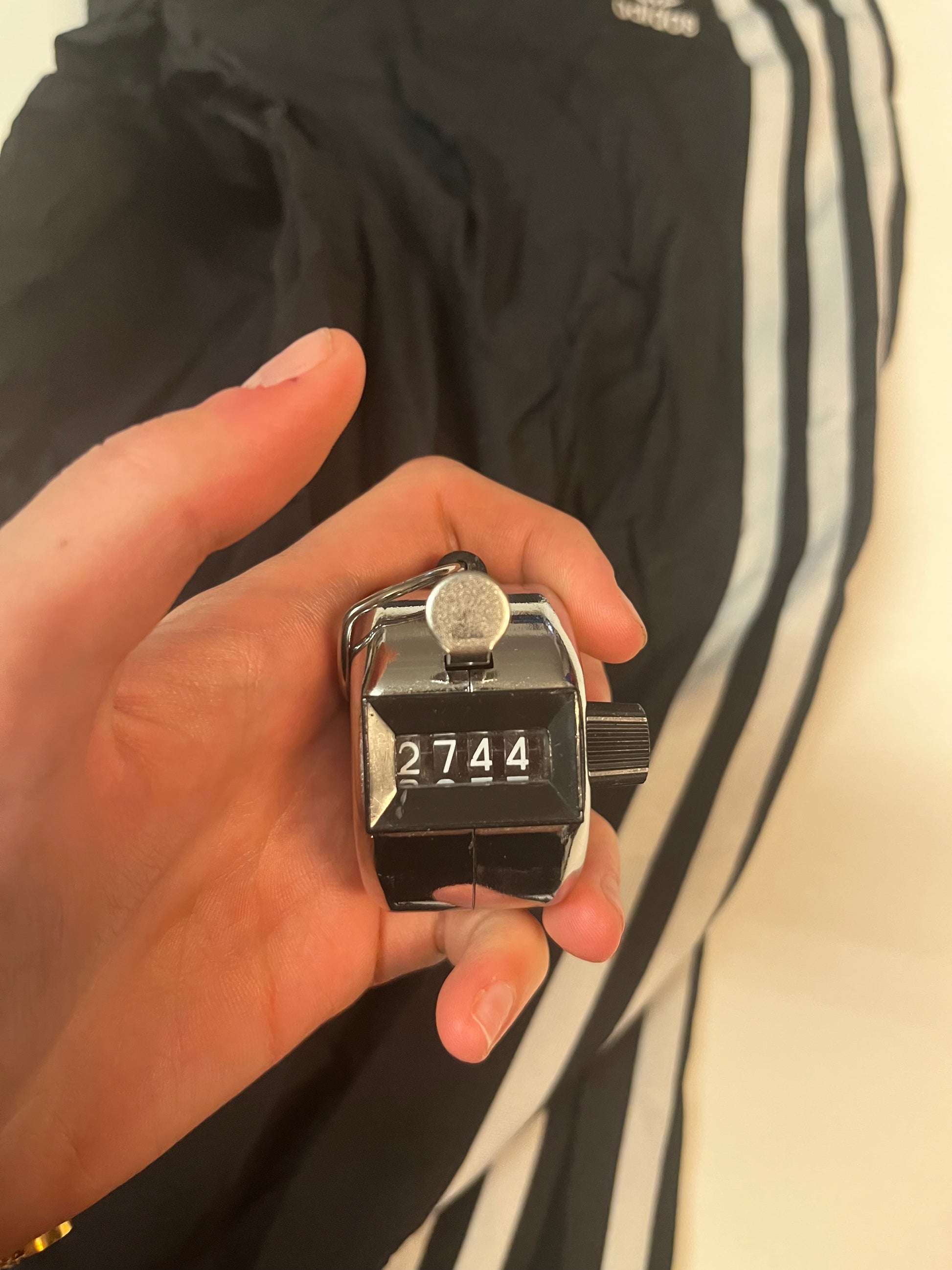 Entdecke unsere Vintage Track Pants von Nike und anderen Marken, erhältlich bei Valuxery.de - Dein Shop für trendige Vintage - Kleidung. Unsere Track Pants sind aus hochwertigen Materialien und