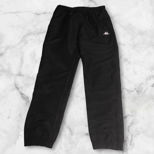 Entdecke unsere Vintage Track Pants von Nike und anderen Marken, erhältlich bei Valuxery.de - Dein Shop für trendige Vintage - Kleidung. Unsere Track Pants sind aus hochwertigen Materialien und