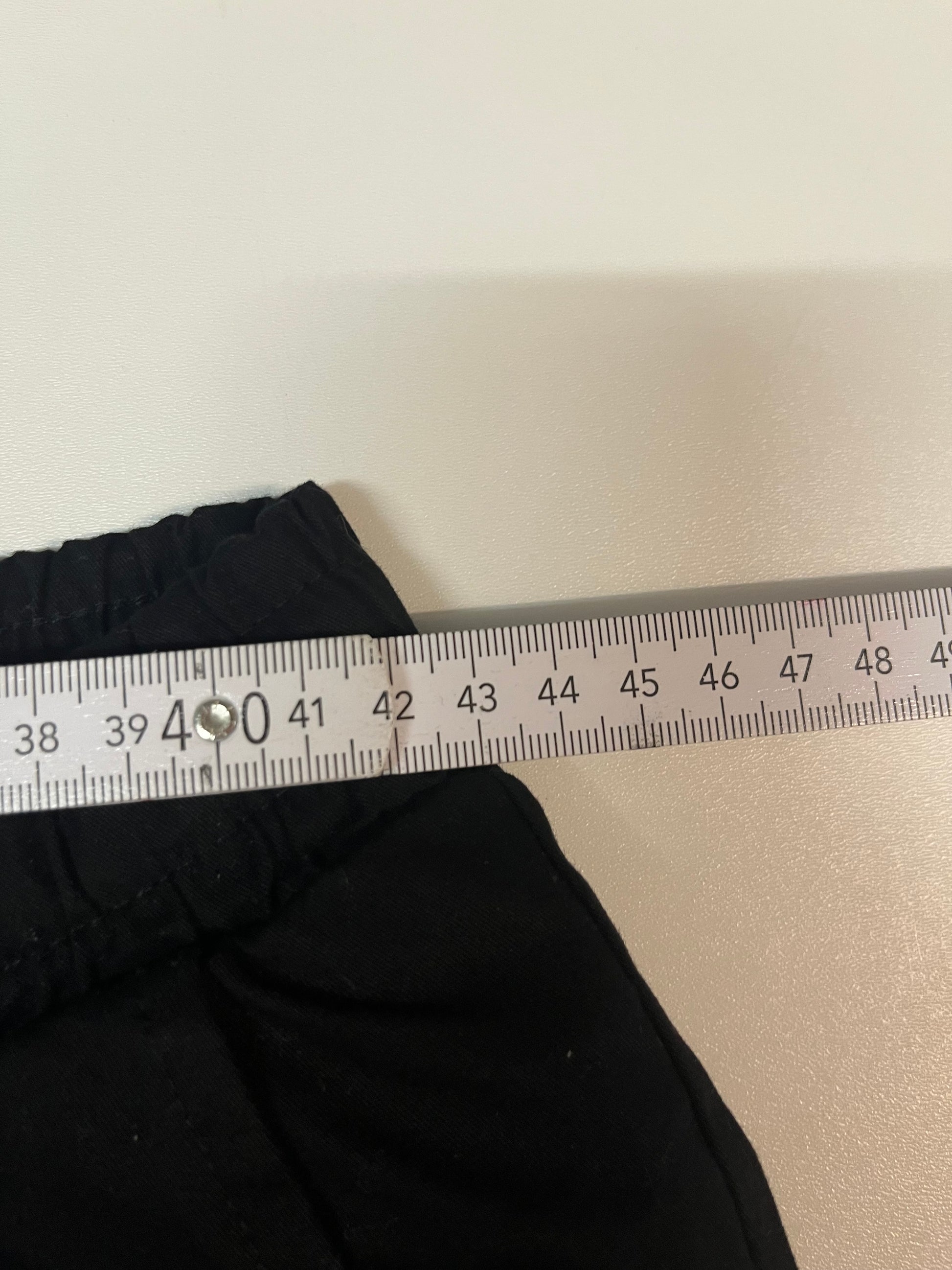 Entdecke unsere Vintage Track Pants von Nike und anderen Marken, erhältlich bei Valuxery.de - Dein Shop für trendige Vintage - Kleidung. Unsere Track Pants sind aus hochwertigen Materialien und