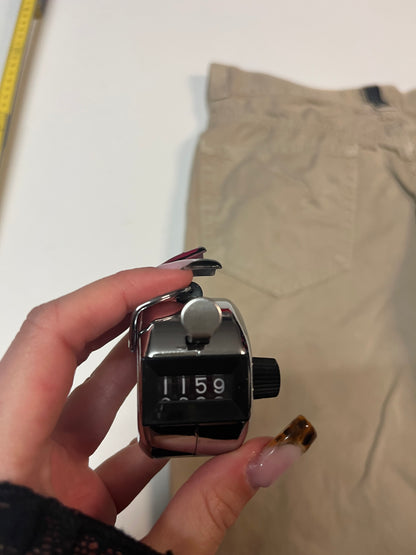 Entdecke unsere Vintage Track Pants von Nike und anderen Marken, erhältlich bei Valuxery.de - Dein Shop für trendige Vintage - Kleidung. Unsere Track Pants sind aus hochwertigen Materialien und