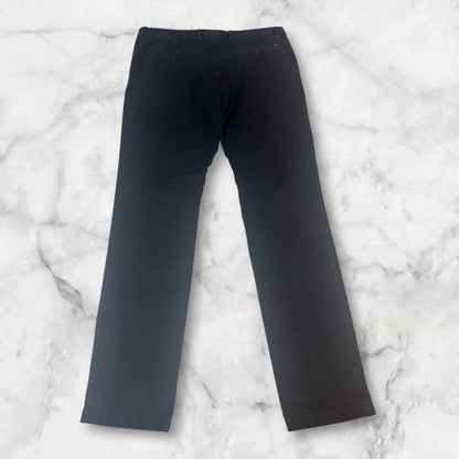 Entdecke unsere Vintage Track Pants von Nike und anderen Marken, erhältlich bei Valuxery.de - Dein Shop für trendige Vintage - Kleidung. Unsere Track Pants sind aus hochwertigen Materialien und